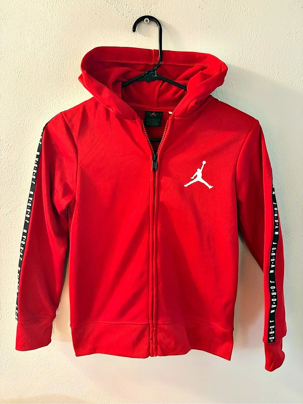 Jordan Boys Size 8-10 Red Zip Hoodie Like New